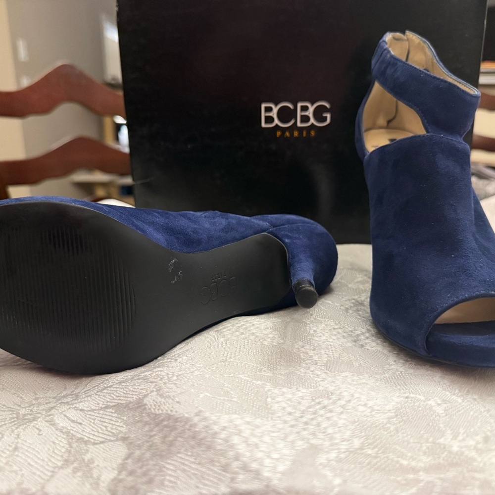 Blue suede peep toe booties - Picture 5 of 15